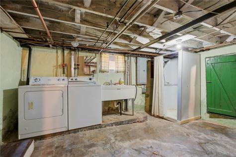 513 5th Street W Leechburg PA 15656