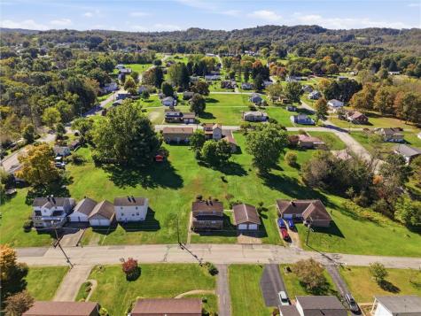 513 5th Street W Leechburg PA 15656
