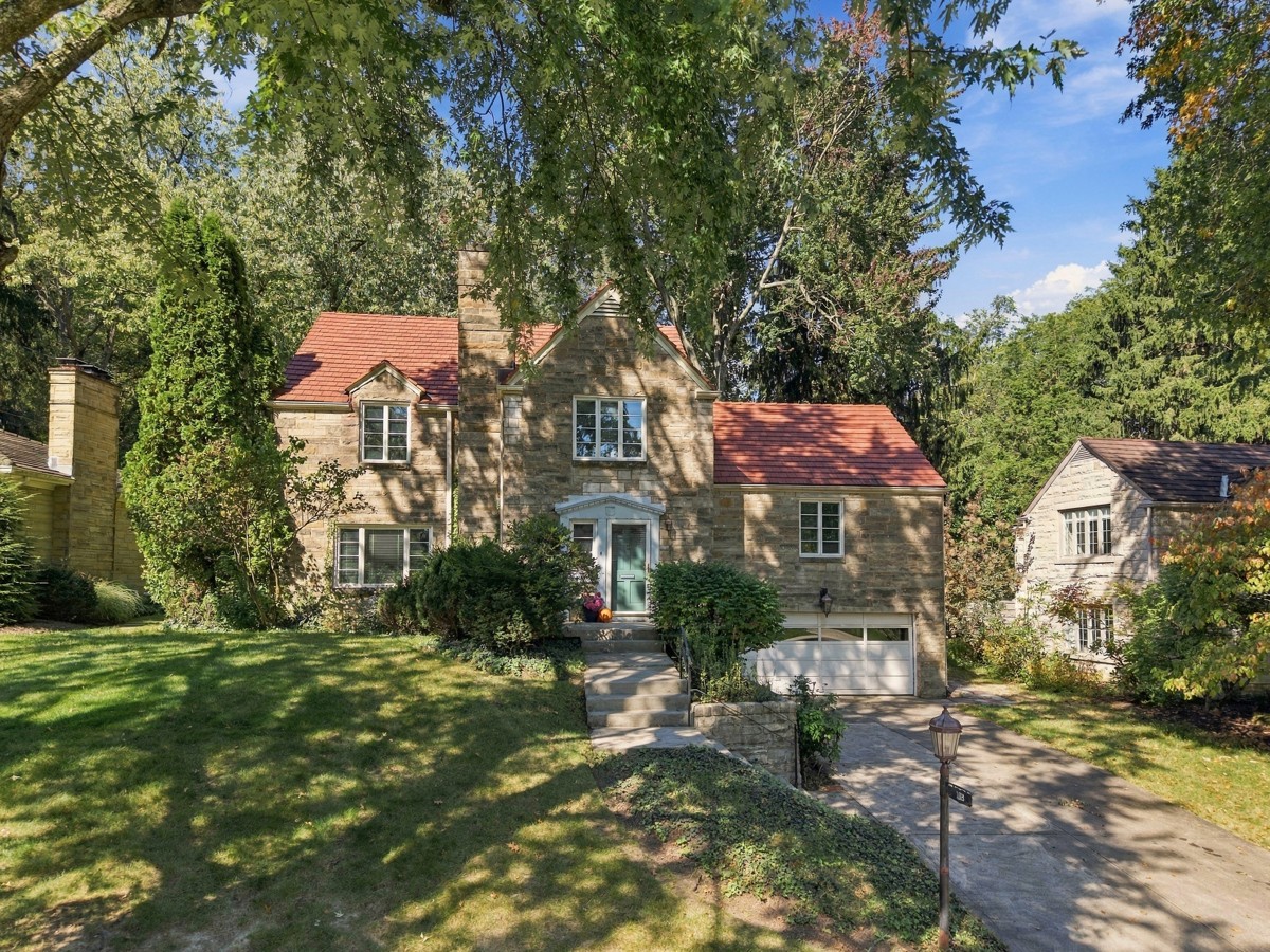 103 Woodland Drive Mt Lebanon PA 15228