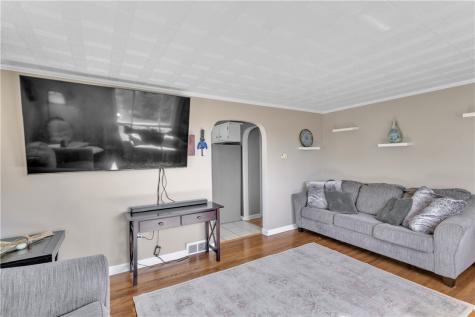 136 N Hazen Avenue Ellwood City PA 16117