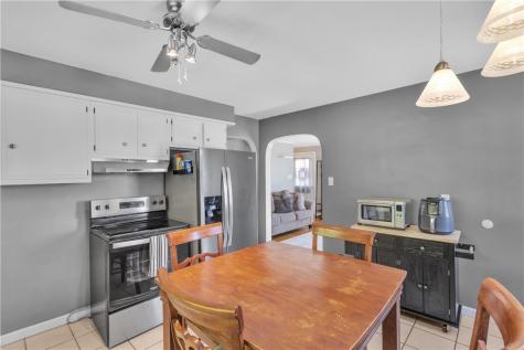 136 N Hazen Avenue Ellwood City PA 16117