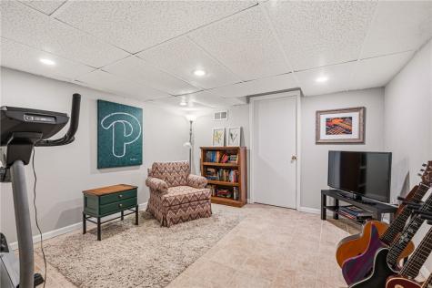 19 Sigrid Drive Carnegie PA 15106