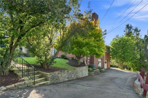 19 Sigrid Drive Carnegie PA 15106