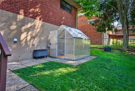 106 Susan Drive Green Tree PA 15220