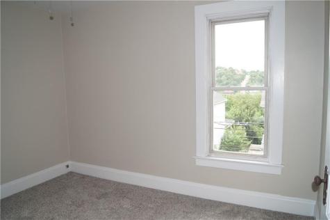 9 E Gaskill Avenue Jeannette PA 15644