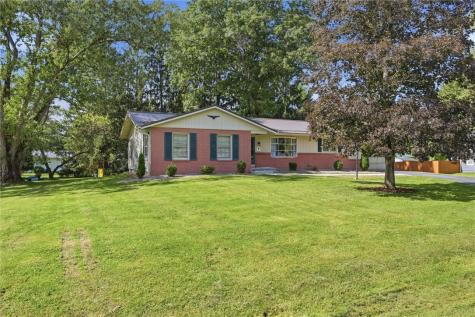 8 Hemlock Drive Hempfield Township PA 16125