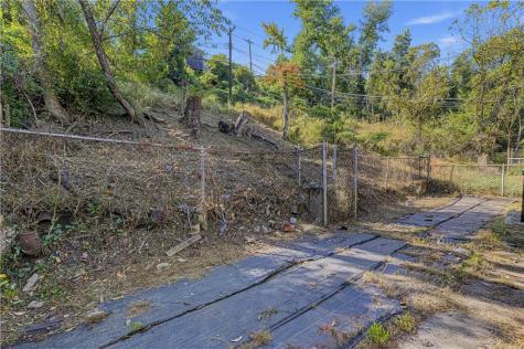 2035 Fairlawn Street Wilkinsburg PA 15221