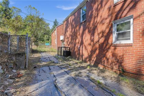 2035 Fairlawn Street Wilkinsburg PA 15221