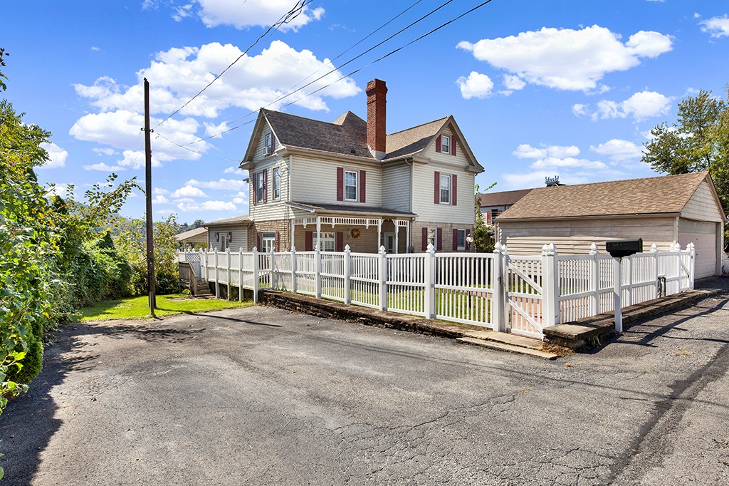 35 Solomon Street Belle Vernon PA 15012