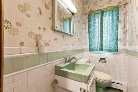 41 Seanor Street Jeannette PA 15644
