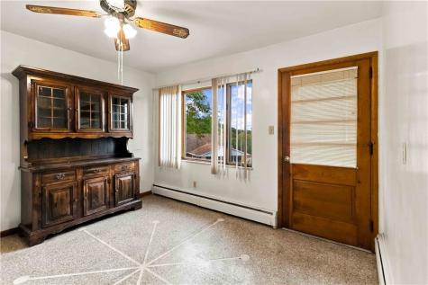 41 Seanor Street Jeannette PA 15644