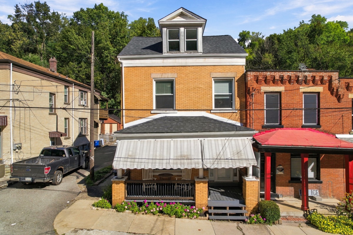 400 Venture Street Observatory Hill PA 15214