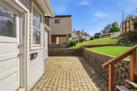 369 Center Avenue West View PA 15229