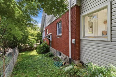 369 Center Avenue West View PA 15229