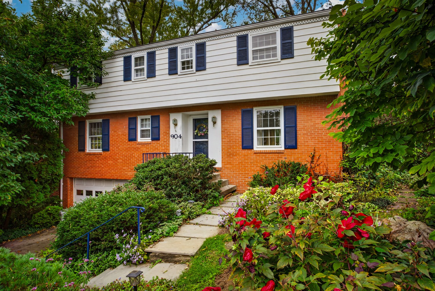 904 Lovingston Drive Mt Lebanon PA 15216
