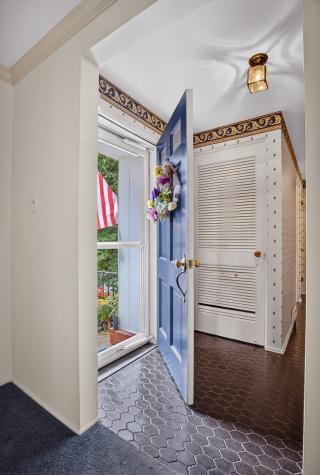 904 Lovingston Drive Mt Lebanon PA 15216