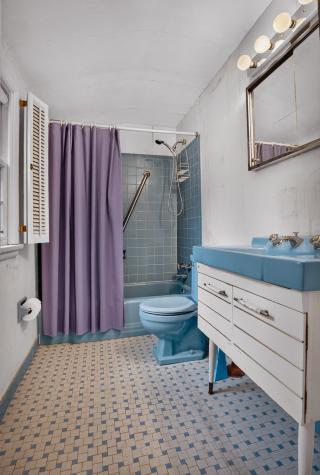 904 Lovingston Drive Mt Lebanon PA 15216