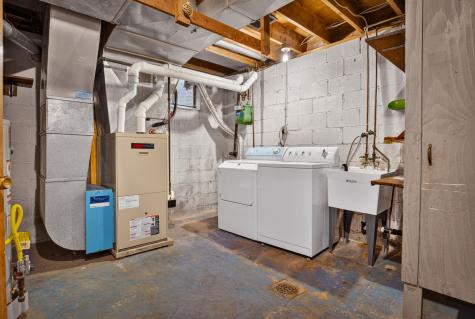 904 Lovingston Drive Mt Lebanon PA 15216