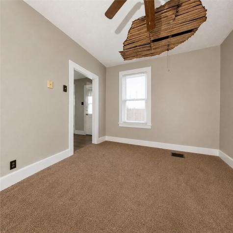 107 E 1st Avenue Tarentum PA 15084