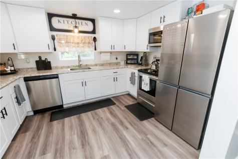 824 Ridge Road Centerville PA 15417