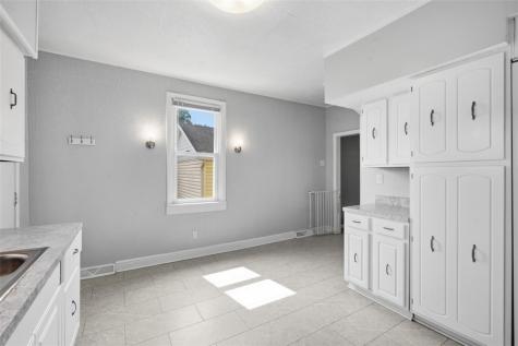 636 1/2 Fifth Avenue Coraopolis PA 15108