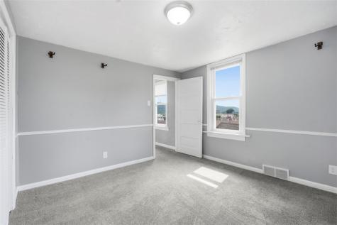 636 1/2 Fifth Avenue Coraopolis PA 15108