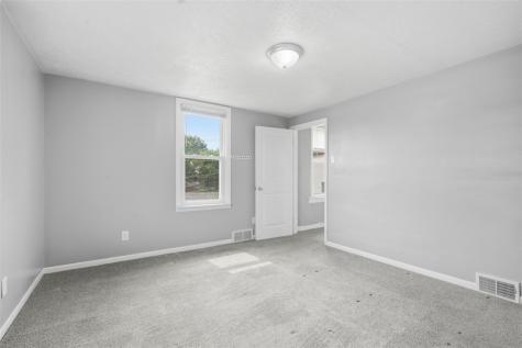 636 1/2 Fifth Avenue Coraopolis PA 15108