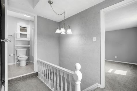 636 1/2 Fifth Avenue Coraopolis PA 15108