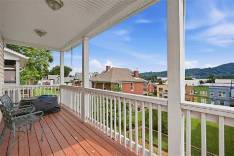 636 1/2 Fifth Avenue Coraopolis PA 15108