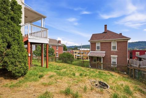 636 1/2 Fifth Avenue Coraopolis PA 15108