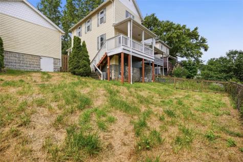 636 1/2 Fifth Avenue Coraopolis PA 15108