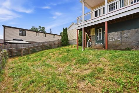 636 1/2 Fifth Avenue Coraopolis PA 15108