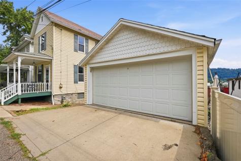 636 1/2 Fifth Avenue Coraopolis PA 15108
