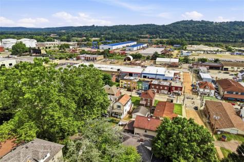 636 1/2 Fifth Avenue Coraopolis PA 15108