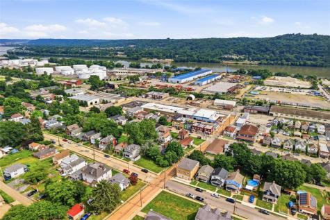 636 1/2 Fifth Avenue Coraopolis PA 15108