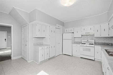 636 1/2 Fifth Avenue Coraopolis PA 15108