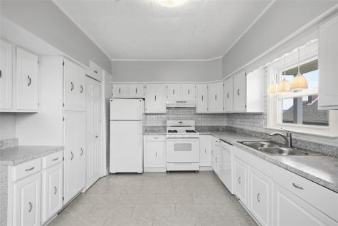 636 1/2 Fifth Avenue Coraopolis PA 15108