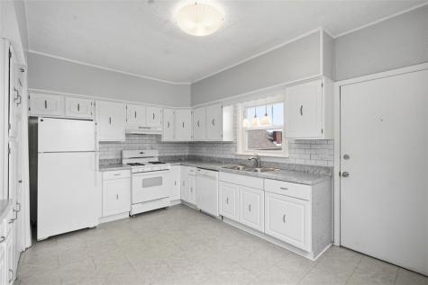 636 1/2 Fifth Avenue Coraopolis PA 15108