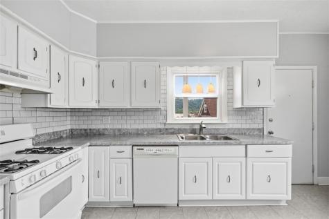 636 1/2 Fifth Avenue Coraopolis PA 15108