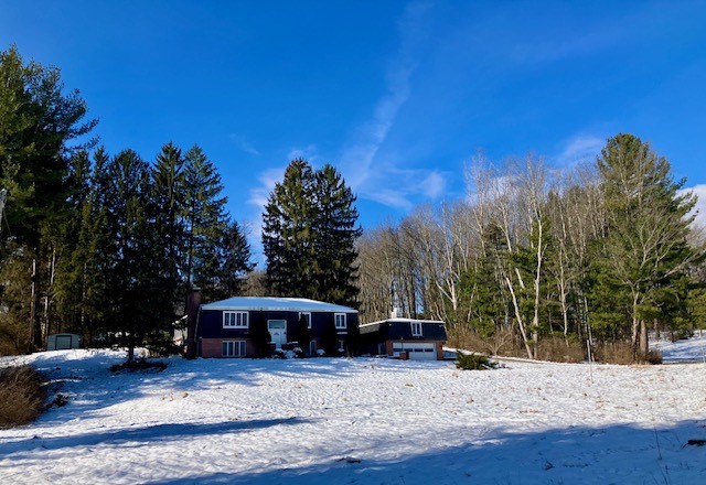 219 Meadow Drive Westmont Hilltop School District PA 15905