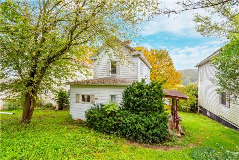 205 Mccormick Avenue Bentleyville PA 15314