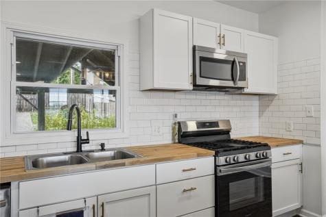 1030 Haslage Avenue Spring Hill PA 15212