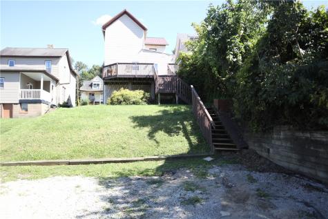 627 Wood Street California PA 15419