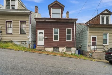 22 Woessner Avenue Spring Hill PA 15212