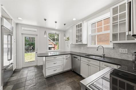 6925 Rosewood Street Point Breeze PA 15208