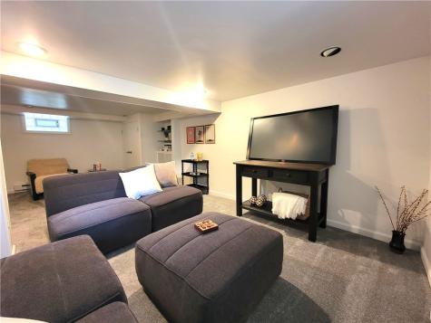 6925 Rosewood Street Point Breeze PA 15208