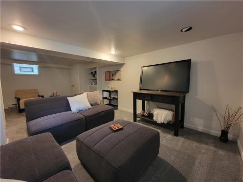 6925 Rosewood Street Point Breeze PA 15208