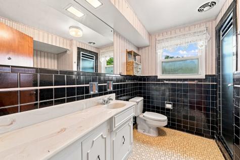 195 W Shaw Place Shaler PA 15116