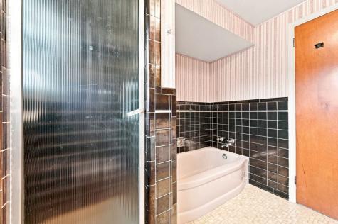 195 W Shaw Place Shaler PA 15116