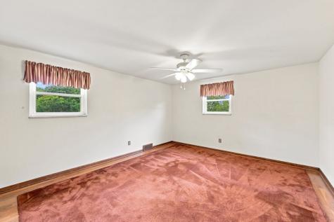 195 W Shaw Place Shaler PA 15116